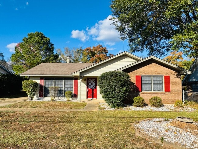 property at 5821 Darien Dr