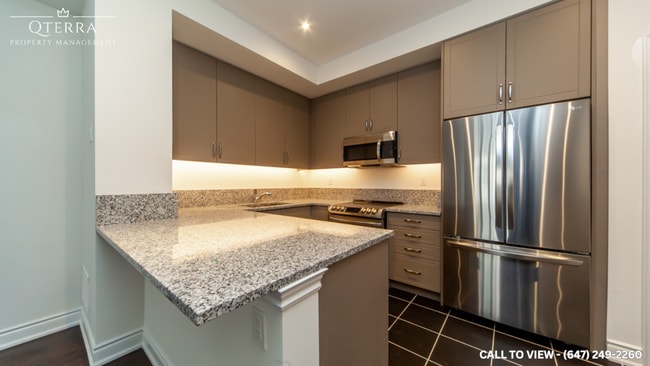 40 Lunar Cres in Mississauga, ON - Building Photo - Building Photo