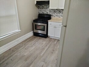 391-393 Flower City Park-Unit -Up in Rochester, NY - Building Photo - Building Photo