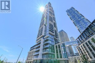 7890 Jane St in Vaughan, ON - Building Photo