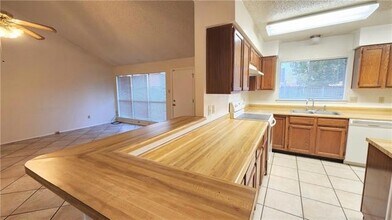 1909 Killington Dr in Harvey, LA - Foto de edificio - Building Photo