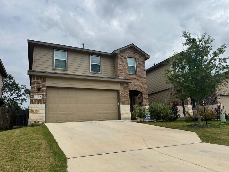 14410 San Saba Fls in San Antonio, TX - Building Photo