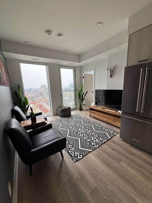 30 Mutual St