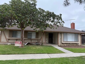 2713 W Aurora St, Unit 2713 W. Aurora #1 in Santa Ana, CA - Building Photo - Building Photo