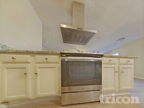 7437 Sandhurst Ln E, Unit 015 in North Richland Hills, TX - Building Photo - Building Photo