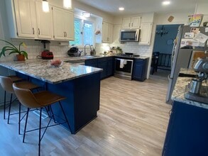 711 Oak Terrace Ln in Hendersonville, NC - Foto de edificio - Building Photo