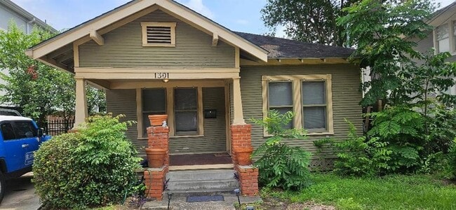 property at 1301 Bomar St