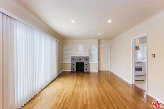 1329 S Cloverdale Ave, Unit 1329 in Los Angeles, CA - Foto de edificio - Building Photo