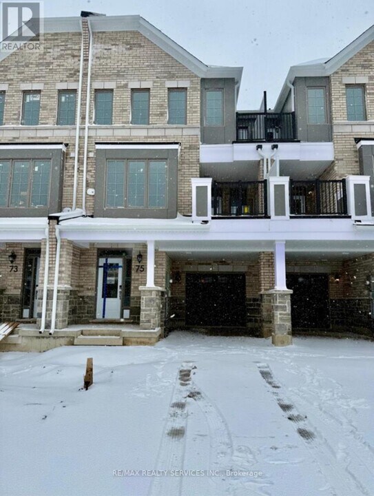 75 Vinewood Cres in Barrie, ON - Building Photo