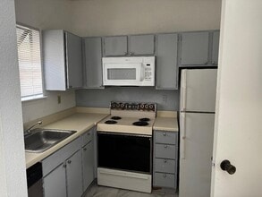 7901 Cambridge St in Houston, TX - Building Photo - Building Photo