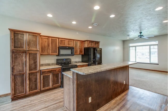 Lobelia & Bison Trail Townhomes in Sioux Falls, SD - Building Photo - Building Photo