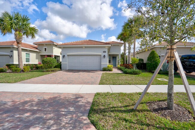 11293 SW Visconti Way in Port St. Lucie, FL - Building Photo - Building Photo