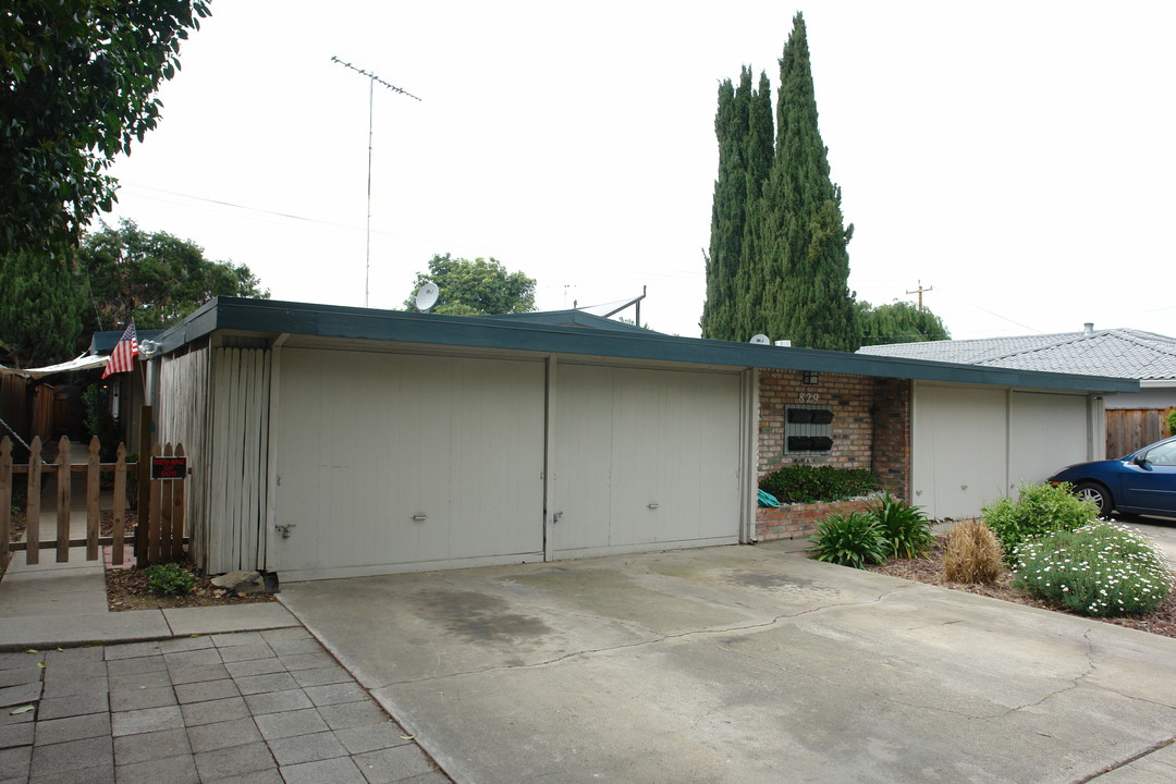 829 Teresi Ct in San Jose, CA - Building Photo