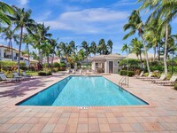 887 Spinnaker Dr W in Hollywood, FL - Foto de edificio - Building Photo