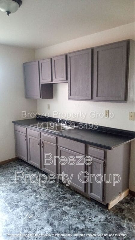 property at 3035 N Ontario St