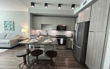 3699 Lenox Rd NE in Atlanta, GA - Building Photo - Building Photo