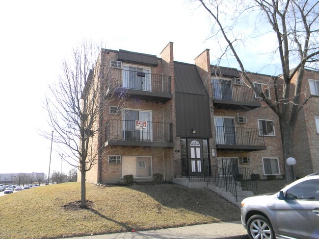 331 Hawthorne Cir, Unit 2