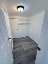 215 Weeks Rd in Cleburne, TX - Foto de edificio - Building Photo