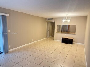 2316 S Cypress Bend Dr, Unit 102 in Pompano Beach, FL - Building Photo - Building Photo