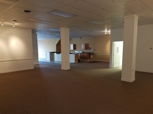 201 S Main St in Jefferson, WI - Building Photo - Interior Photo