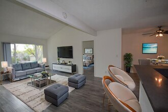 7350 Kester Ave in Los Angeles, CA - Building Photo - Building Photo