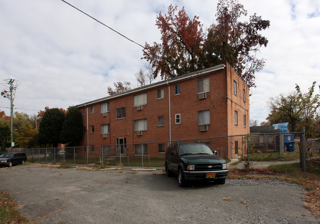 4905 Nash St NE in Washington, DC - Foto de edificio