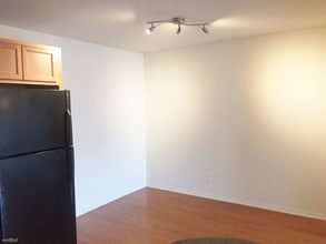 2440 Parmenter Blvd-Unit -Apt 202 in Royal Oak, MI - Building Photo - Building Photo