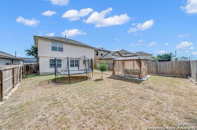 335 Kildeer Crk in San Antonio, TX - Foto de edificio - Building Photo