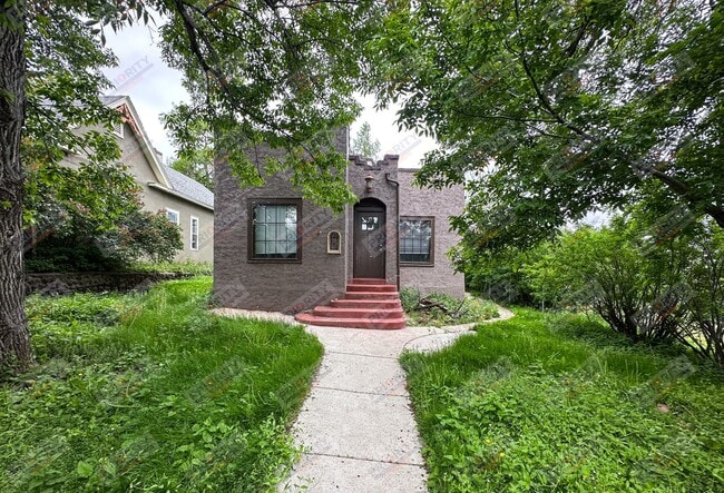 property at 402 S Warren Ave