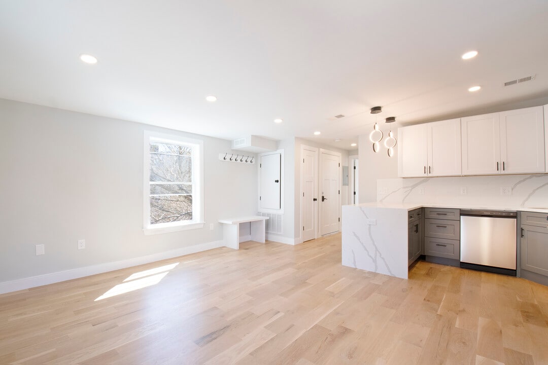 22 Murray Ct in Boston, MA - Building Photo