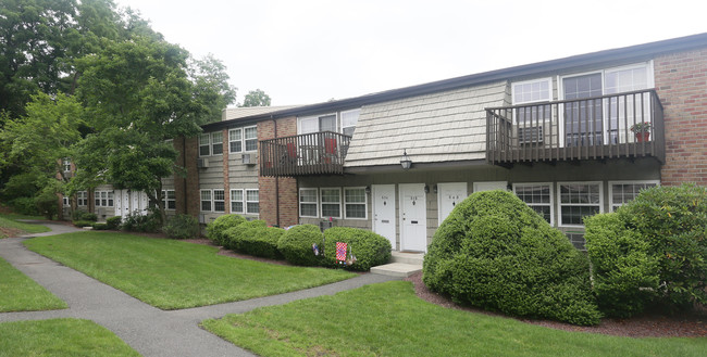 Heatherwood House at Ronkonkoma in Lake Ronkonkoma, NY - Foto de edificio - Building Photo