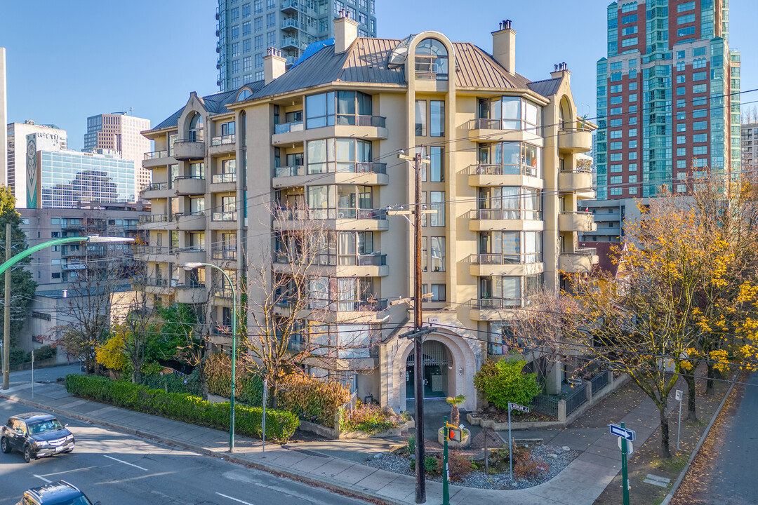 Barclay terrace in Vancouver, BC - Building Photo