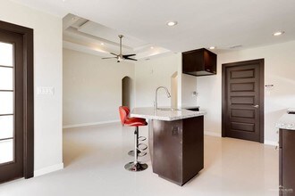 10 Notre Dame Ave in McAllen, TX - Building Photo - Building Photo