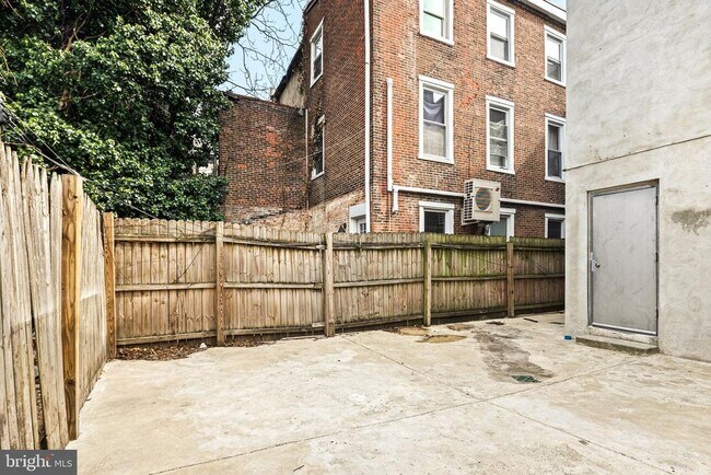 property at 709 W Girard Ave
