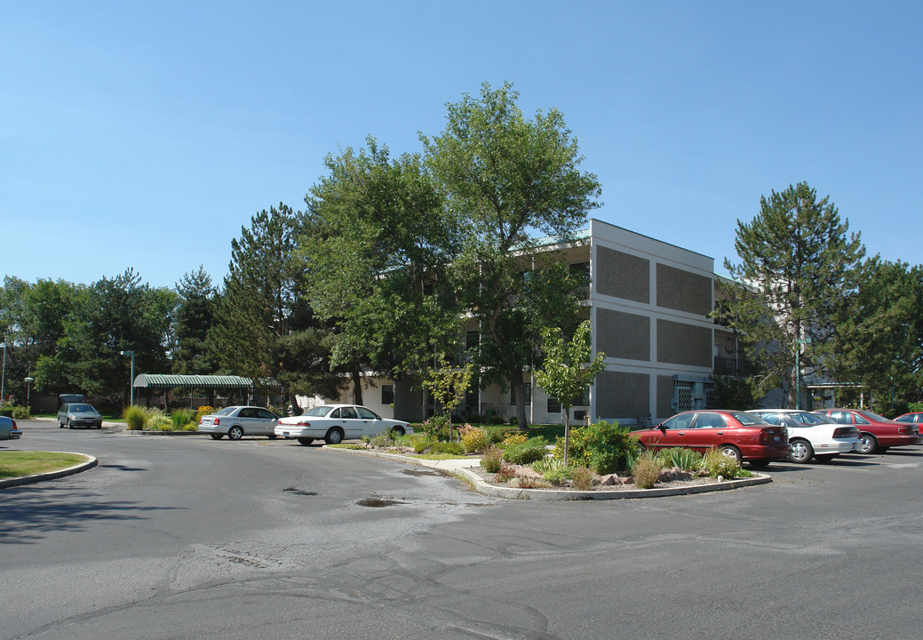 Eagle Manor in Eagle, ID - Building Photo