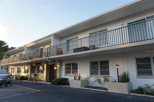 3753 46th Ave S in St. Petersburg, FL - Building Photo