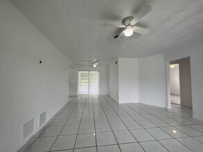 3620 NW 35th Ave in Lauderdale Lakes, FL - Building Photo - Building Photo