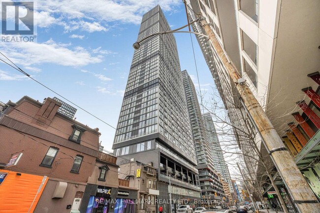181-1181 Dundas St E