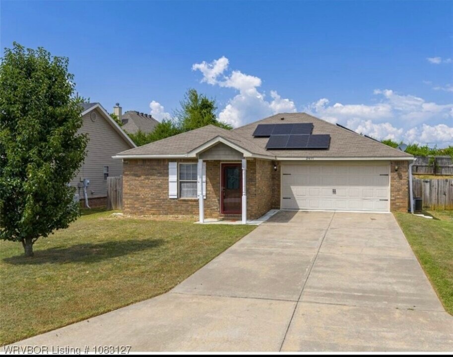 2410 Ridgeway Ln in Barling, AR - Foto de edificio