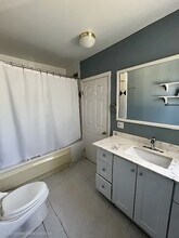 7516 Whitaker Ave in Los Angeles, CA - Foto de edificio - Building Photo