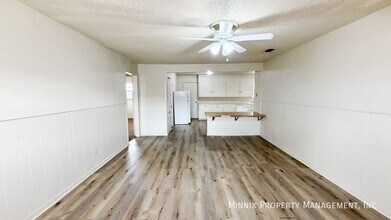 2113 S Loop 289 in Lubbock, TX - Building Photo - Building Photo