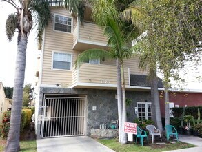 1225 Belmont Ave. in Long Beach, CA - Foto de edificio - Building Photo