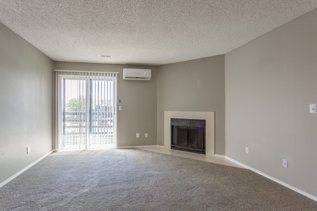 Western Hills in Colorado Springs, CO - Foto de edificio - Interior Photo