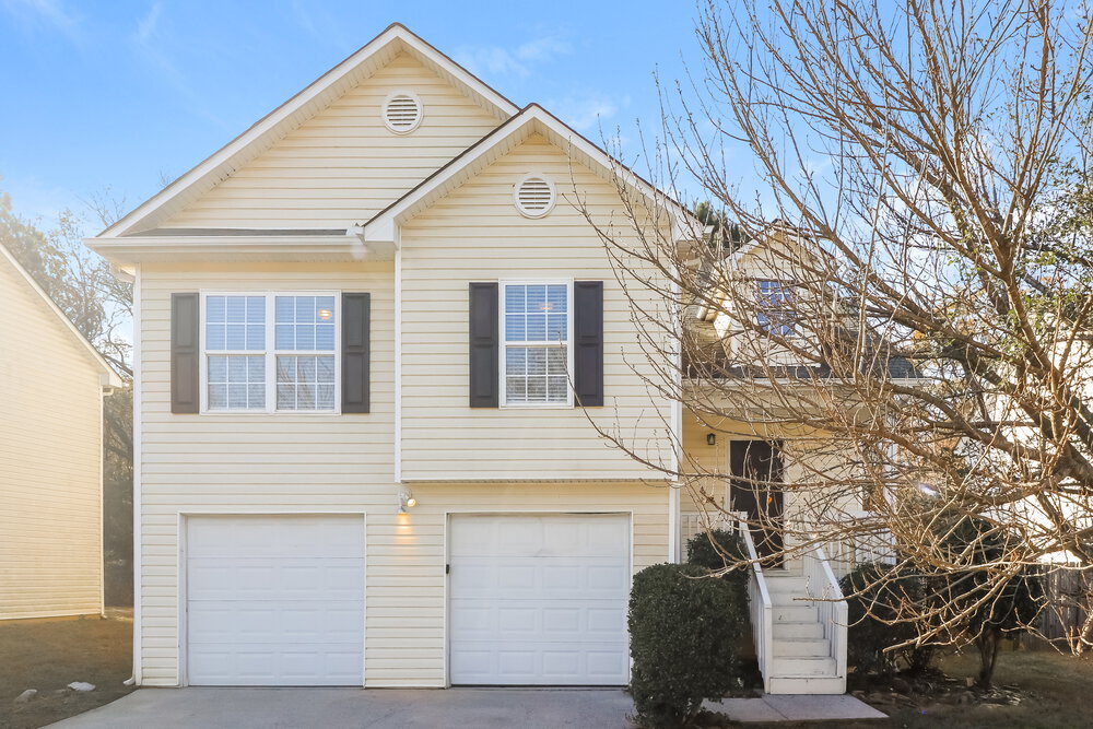 145 S Barbara Ln in Austell, GA - Building Photo