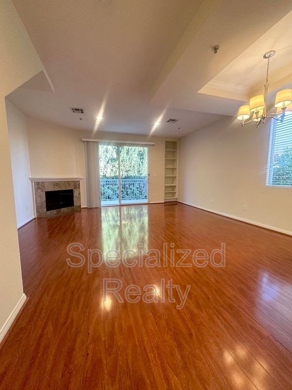 5716 Whitsett Ave in Los Angeles, CA - Building Photo - Building Photo