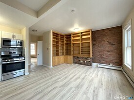 32 Trumbull St in New Haven, CT - Building Photo