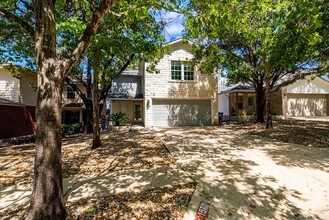 1510 Strickland Dr in Austin, TX - Building Photo - Building Photo