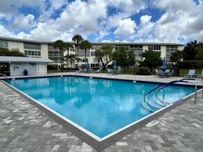 2402 Antigua Cir in Coconut Creek, FL - Building Photo - Building Photo