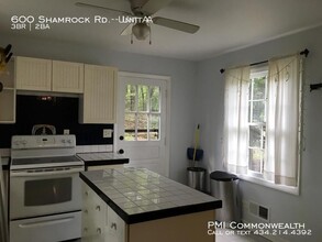 600 Shamrock Rd-Unit -Unit A in Charlottesville, VA - Foto de edificio - Building Photo