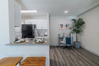 Rock Creek at Hollow Tree in Houston, TX - Building Photo - Building Photo